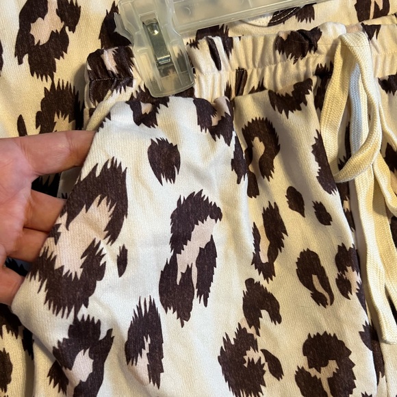 Two Piece  Leopard Lounge Set & oversized top and matching shorts.💗 - Picture 5 of 11